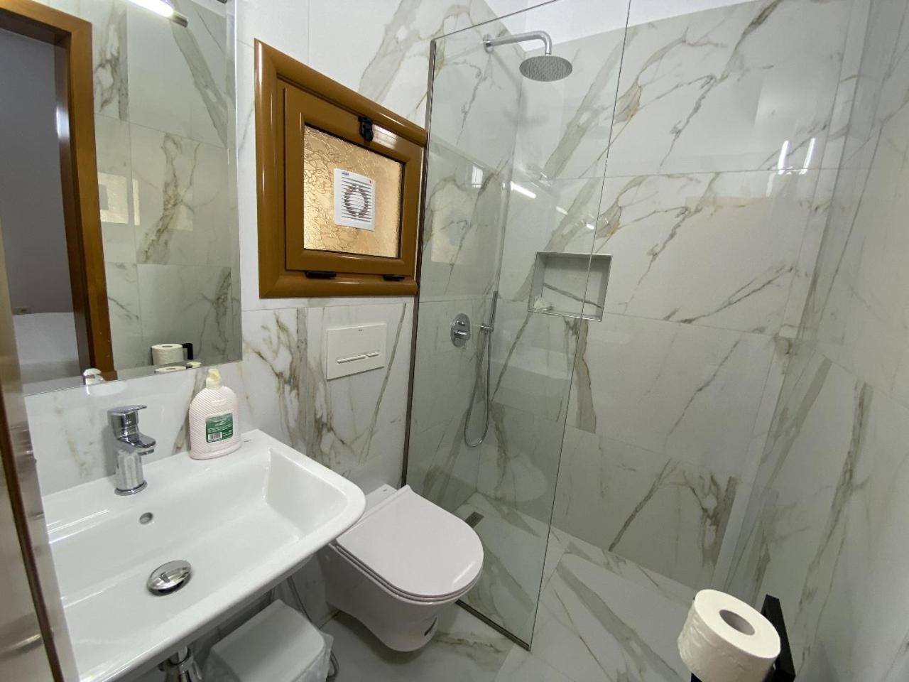 Hotel Martini Avlonya Dış mekan fotoğraf