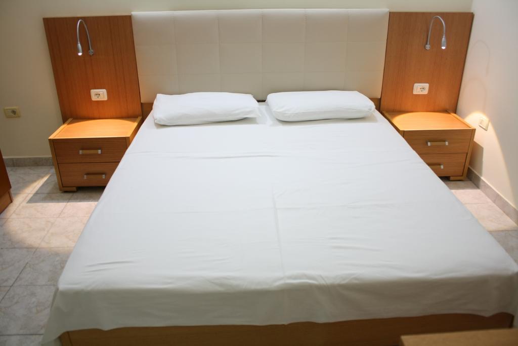 Hotel Martini Avlonya Oda fotoğraf
